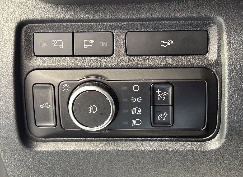 Used 2023 Ford F350 Lariat AWD/4WD image 32