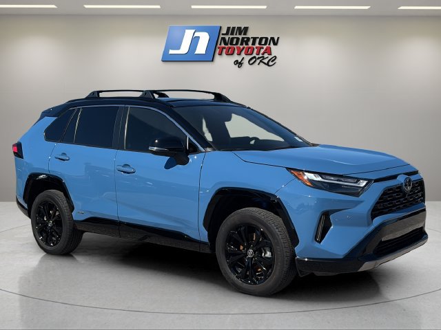 Used 2025 Toyota RAV4 XSE AWD/4WD image 3