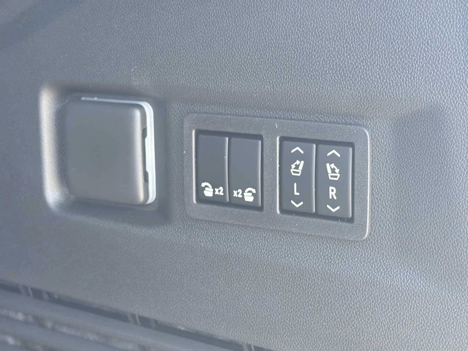 New 2026 GMC Yukon AT4 w/ AT4 Premium Package AWD/4WD image 30