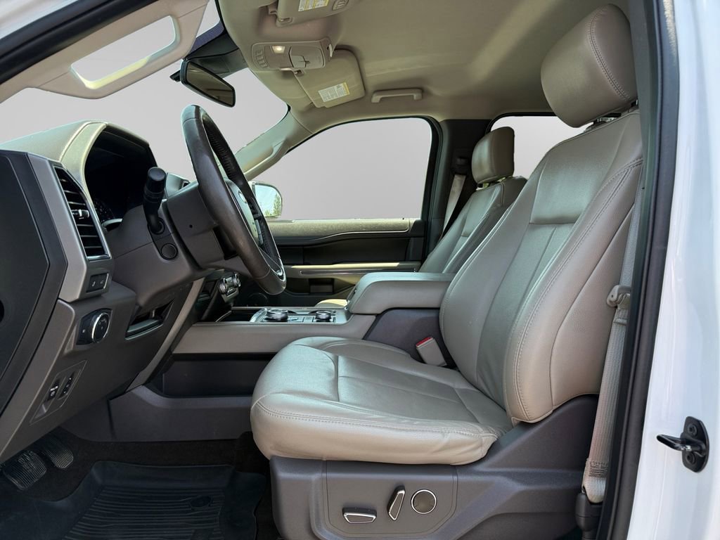 Used 2019 Ford Expedition XLT w/ Equipment Group 202A AWD/4WD image 9