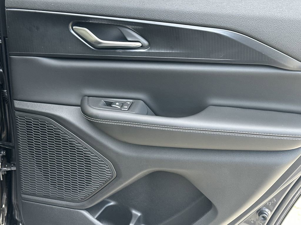 New 2025 Jeep Grand Cherokee Altitude image 16