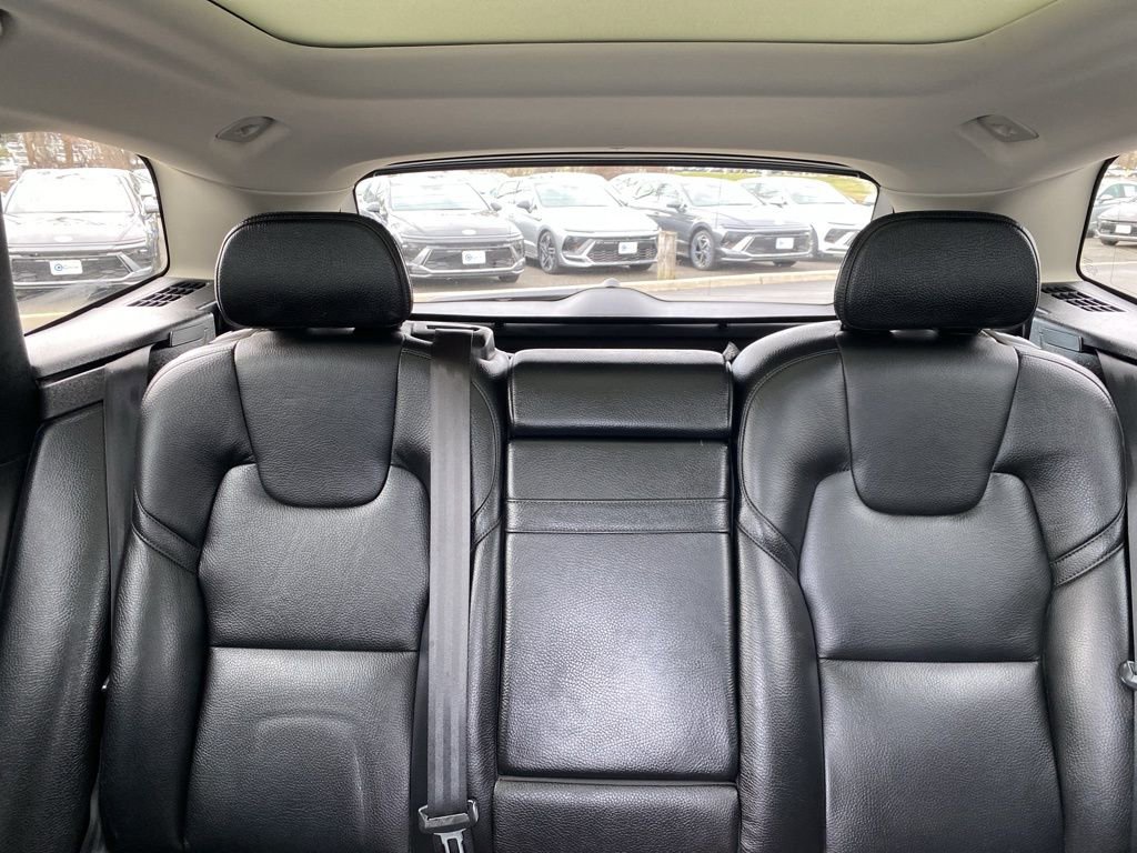 Used 2019 Volvo XC60 T6 Momentum w/ Premium Package image 15