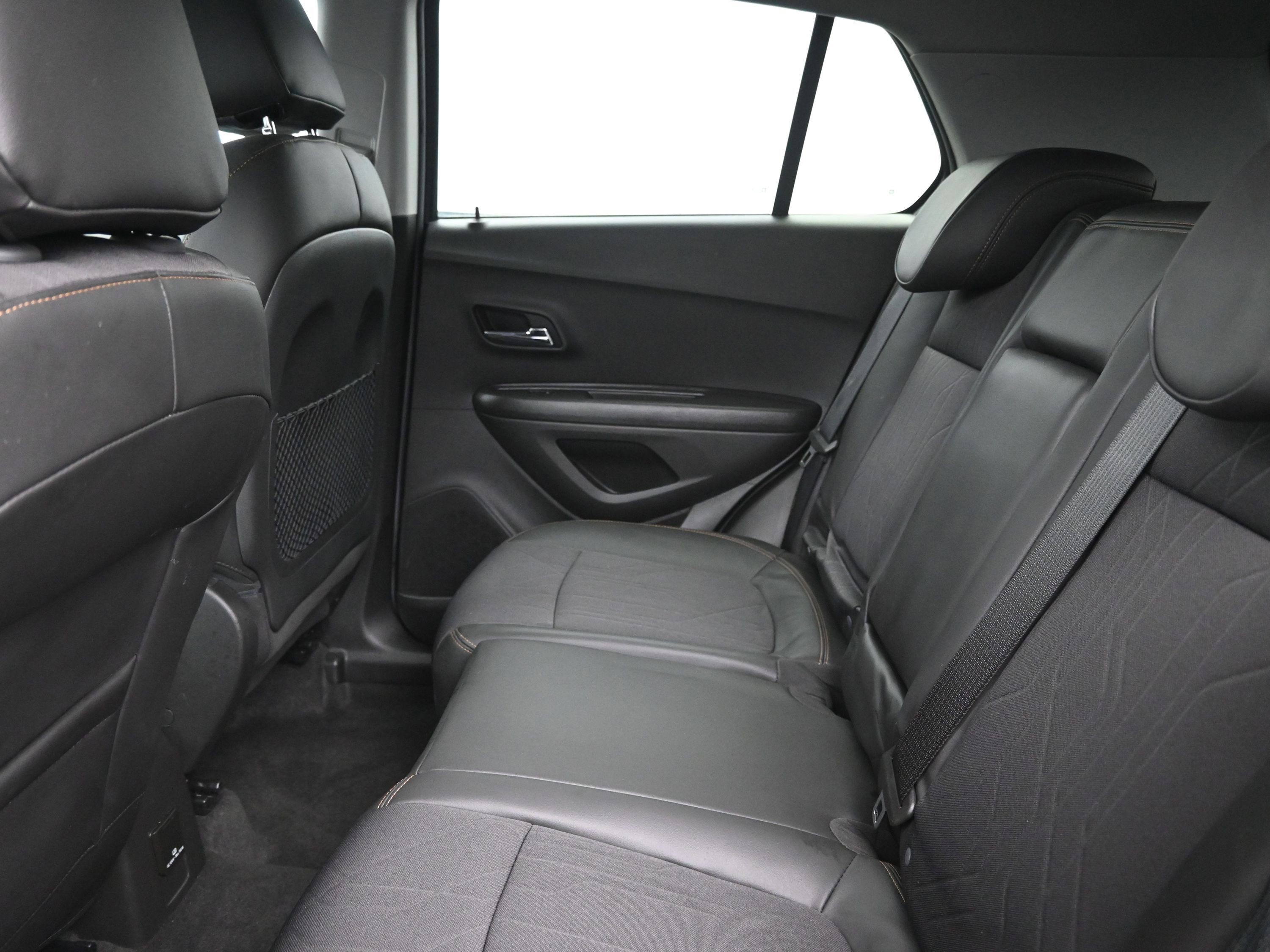 Used 2020 Chevrolet Trax LT w/ LT Convenience Package image 11