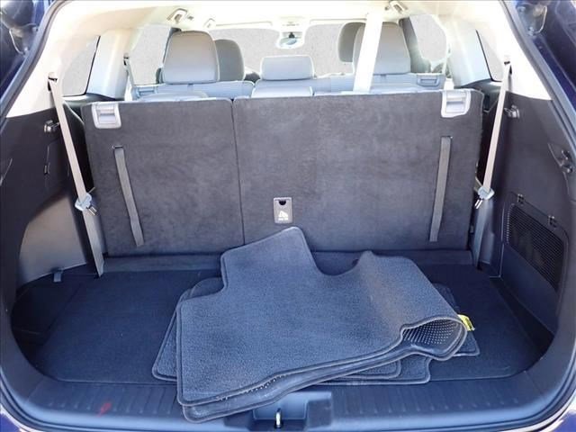 Used 2021 Toyota Highlander L image 8