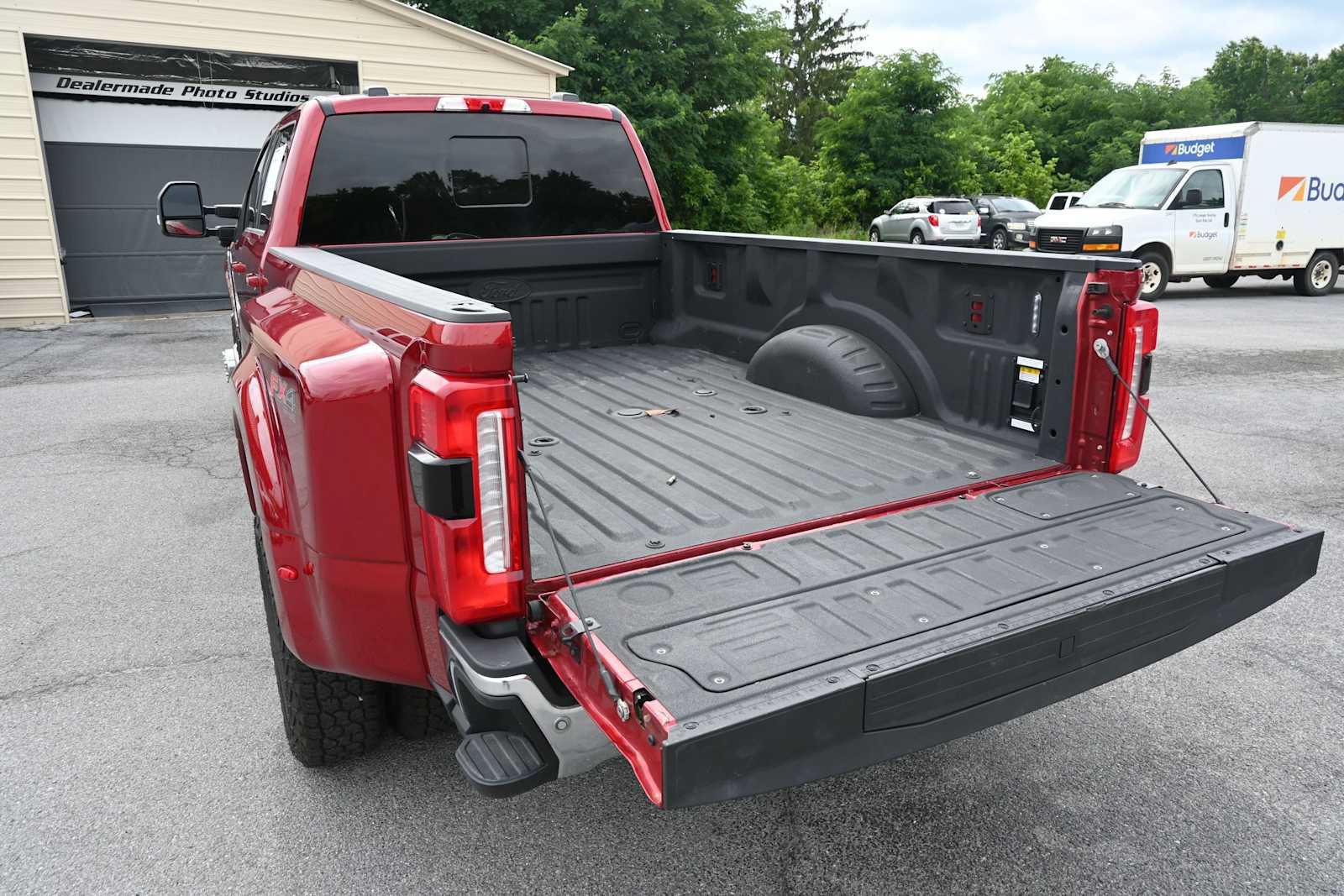 Used 2025 Ford F350 Lariat w/ Lariat Ultimate Package AWD/4WD image 15