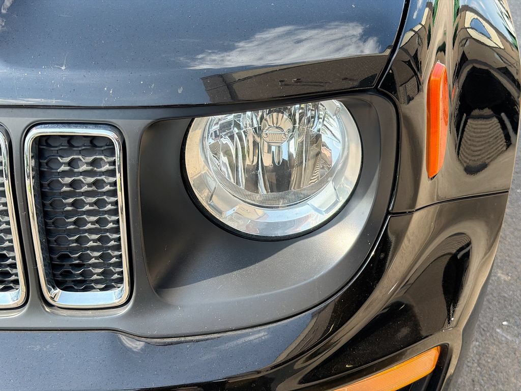 Used 2019 Jeep Renegade Latitude FWD image 10