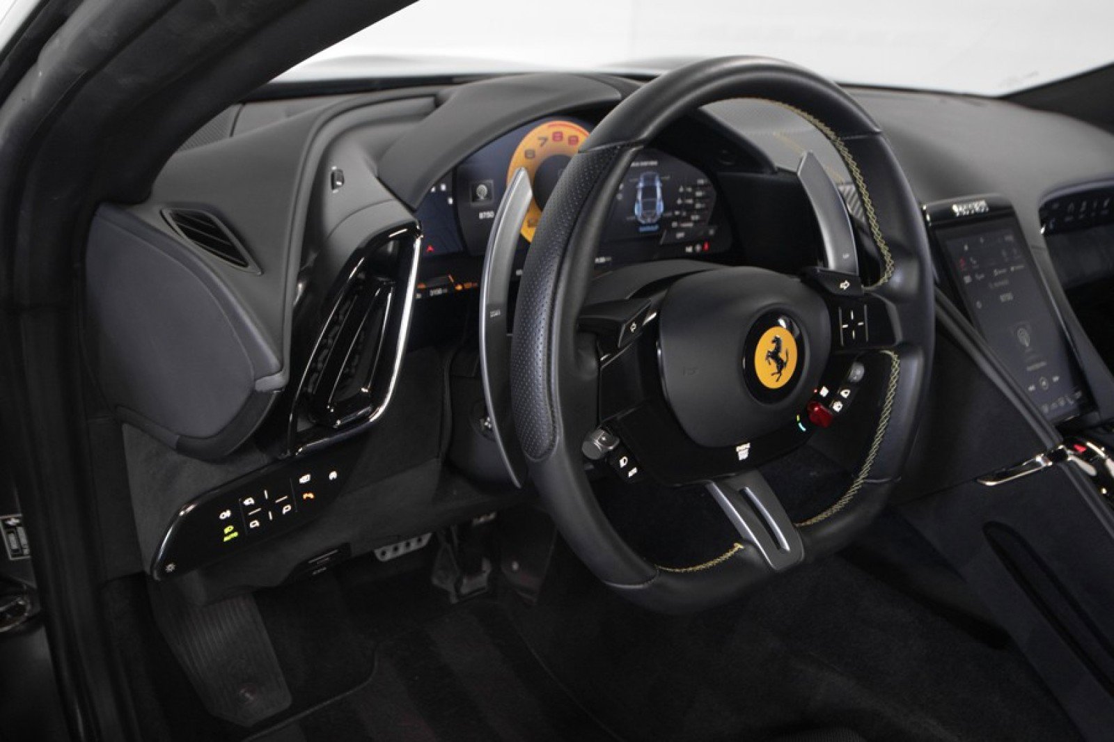 Used 2021 Ferrari Roma RWD image 22