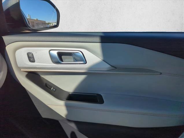 New 2025 Ford Explorer Active w/ Active Comfort Package image 18