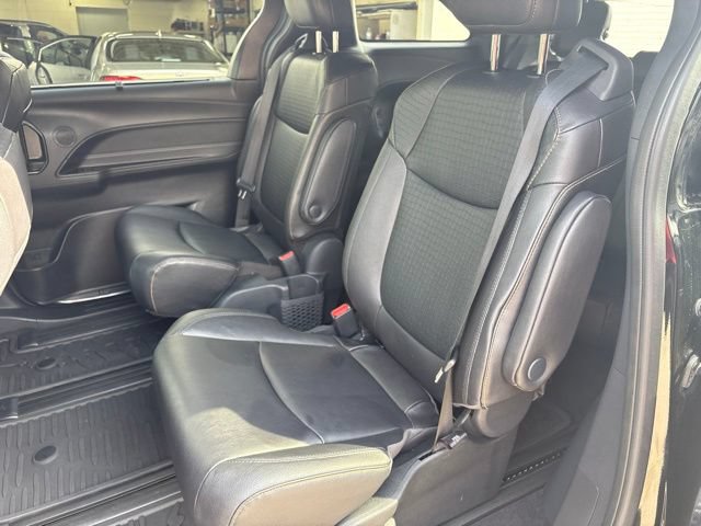 Certified 2025 Toyota Sienna XLE Woodland Edition AWD/4WD image 7
