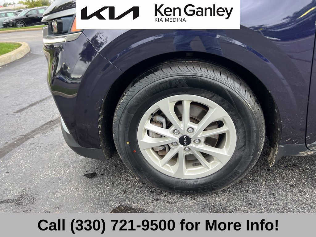 Certified 2024 Kia Carnival LX FWD image 17