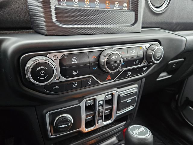 Used 2018 Jeep Wrangler Unlimited Sahara image 23