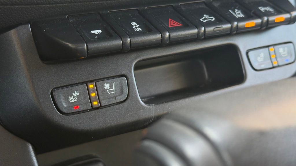 Used 2021 GMC Canyon Denali image 18