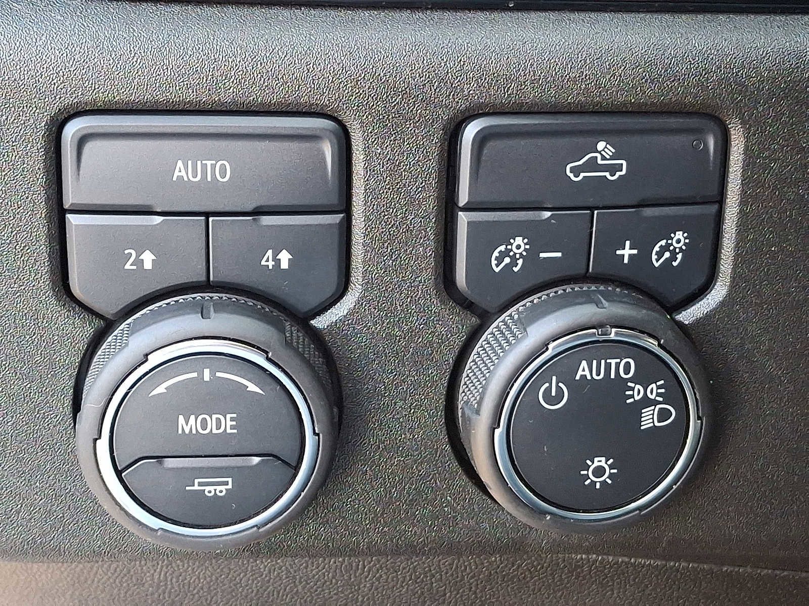 Used 2025 Chevrolet Silverado 1500 LT image 25