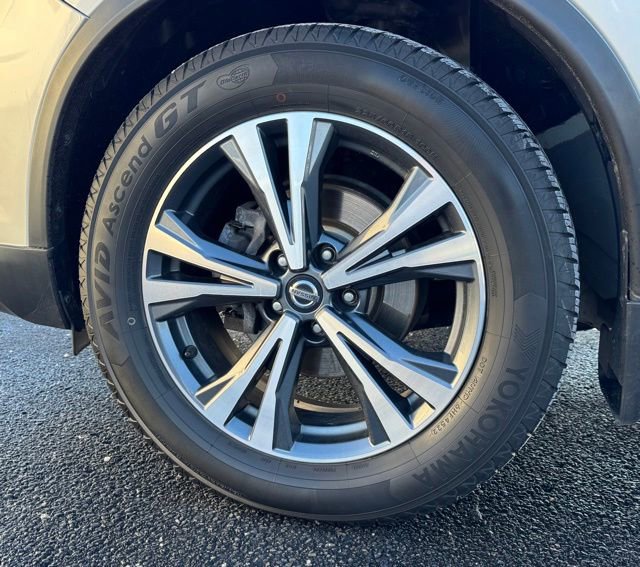 Used 2019 Nissan Rogue SV w/ Premium Package image 31