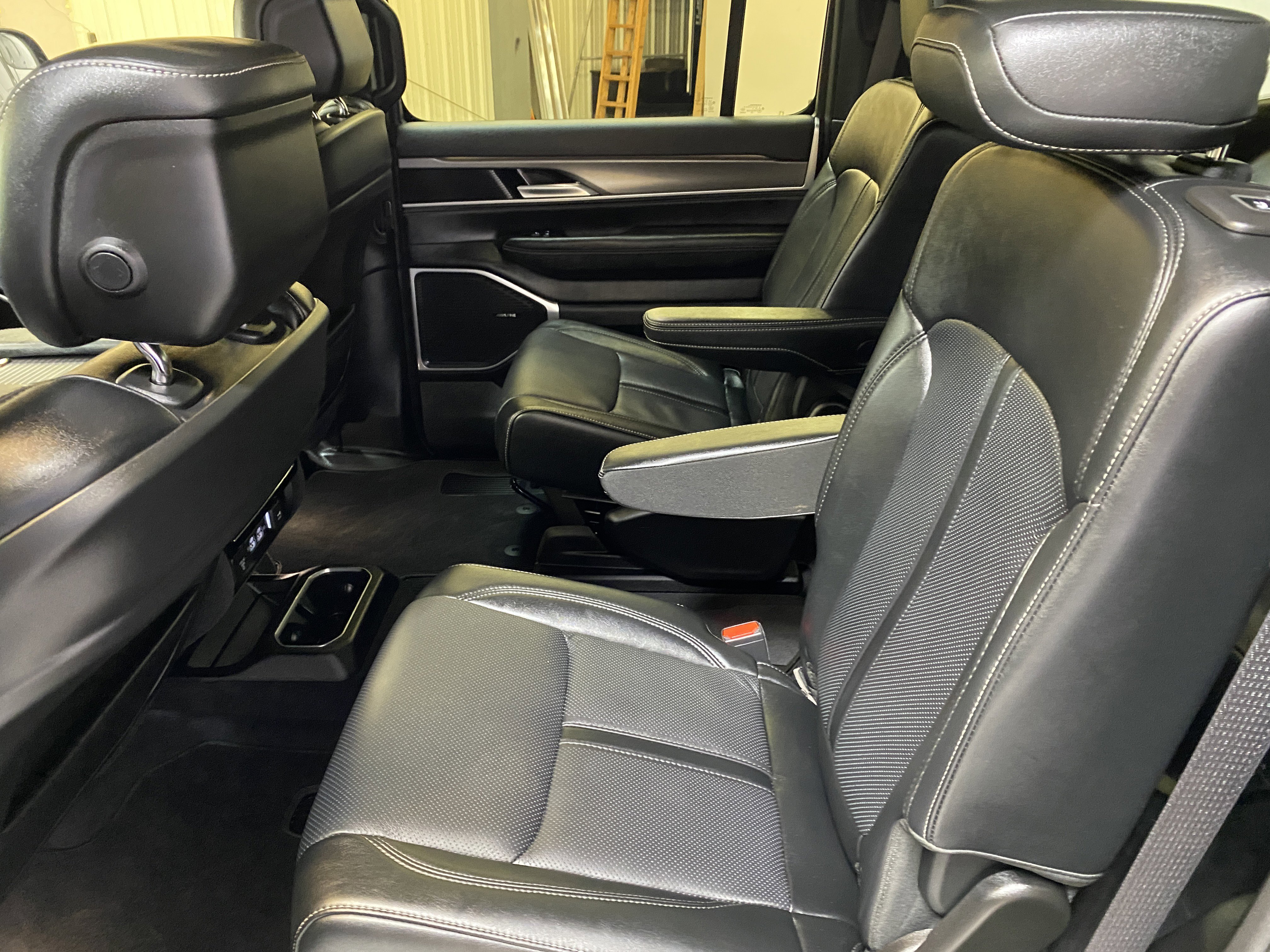 Used 2025 Jeep Wagoneer Series II w/ Premium Group I image 23