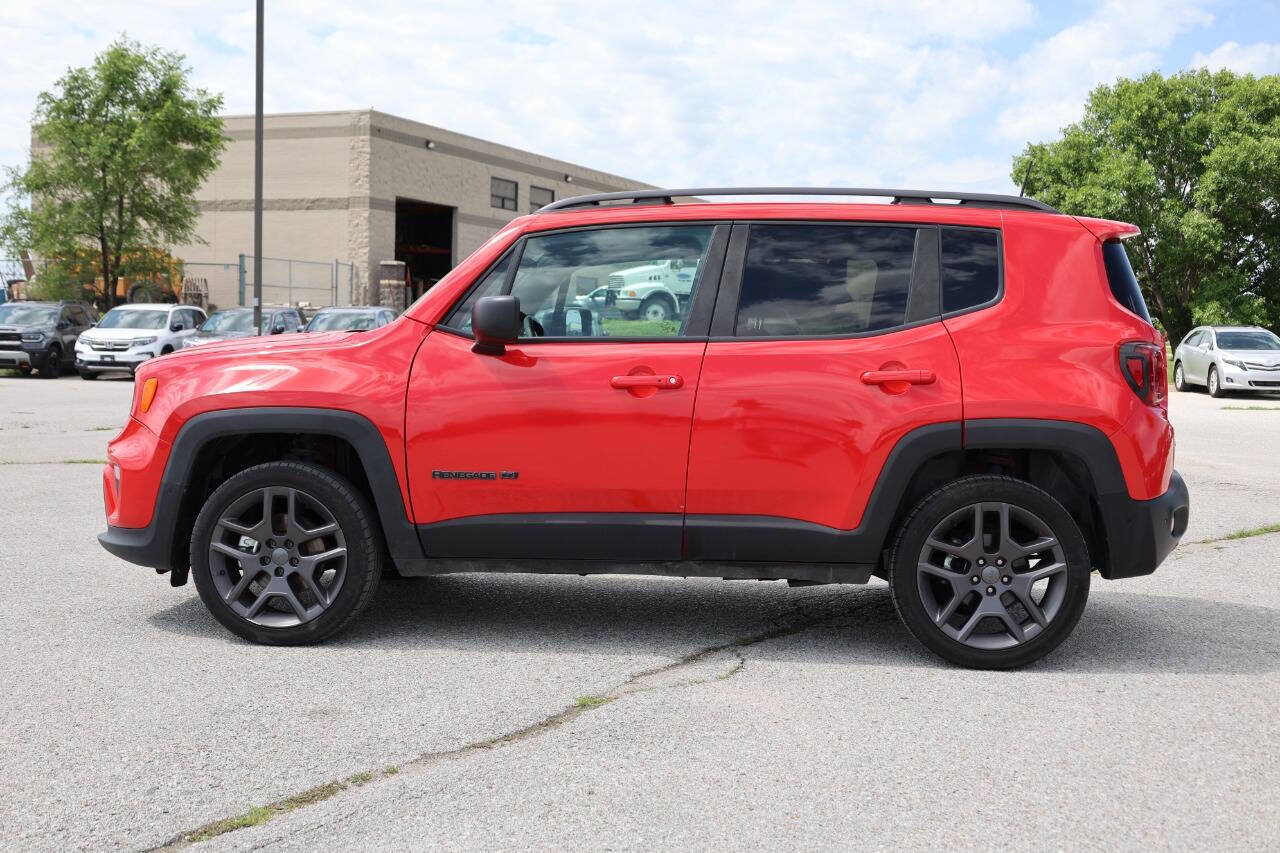 Used 2021 Jeep Renegade Latitude w/ Luxury Group II AWD/4WD image 8