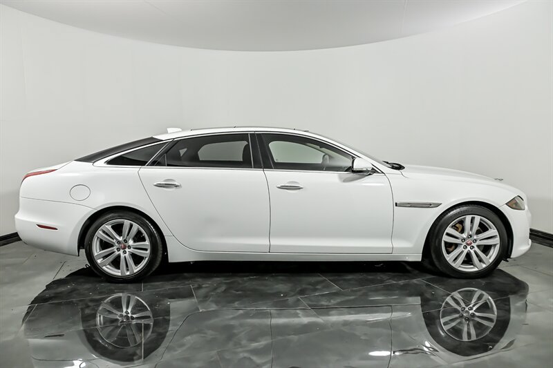 Used 2016 Jaguar XJ L Portfolio AWD/4WD image 10
