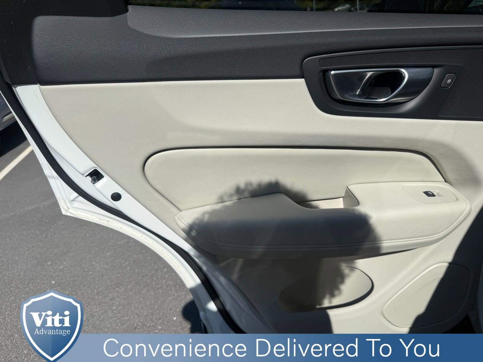 Certified 2023 Volvo XC60 B5 Plus w/ Climate Package image 18