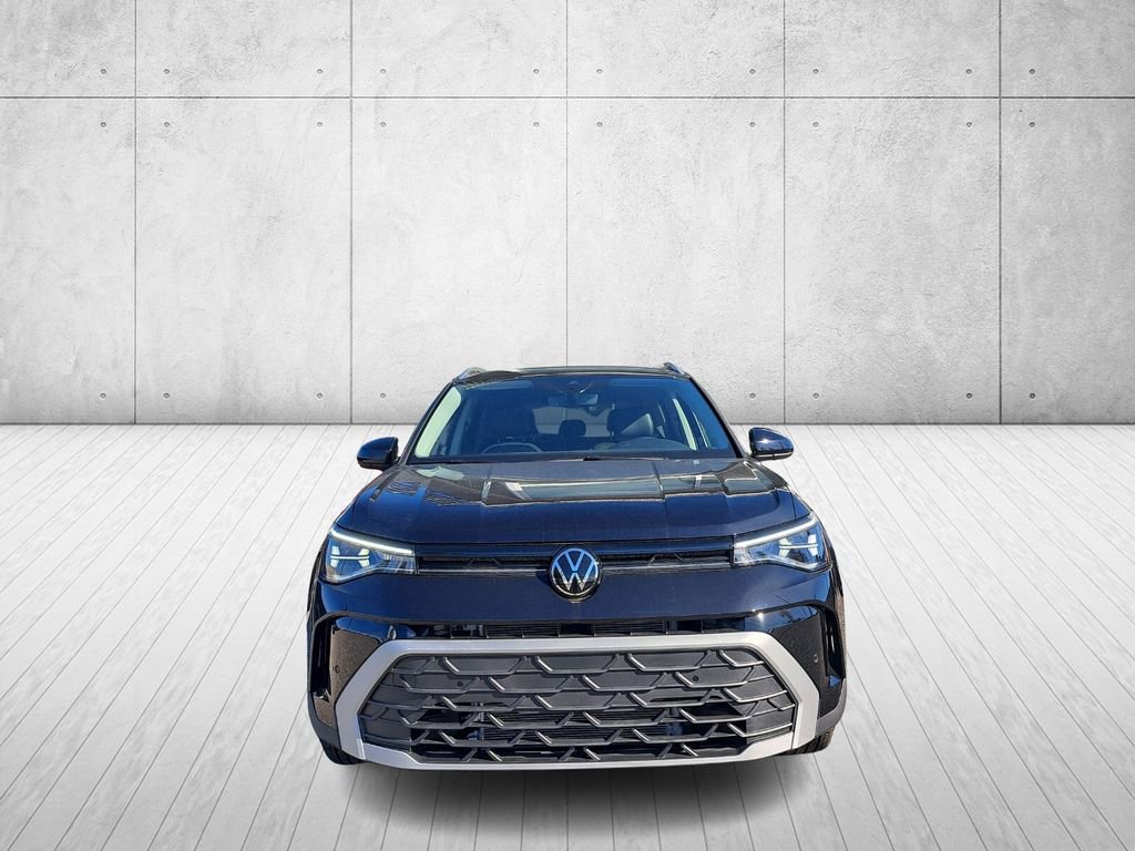 Used 2025 Volkswagen Taos SE image 2