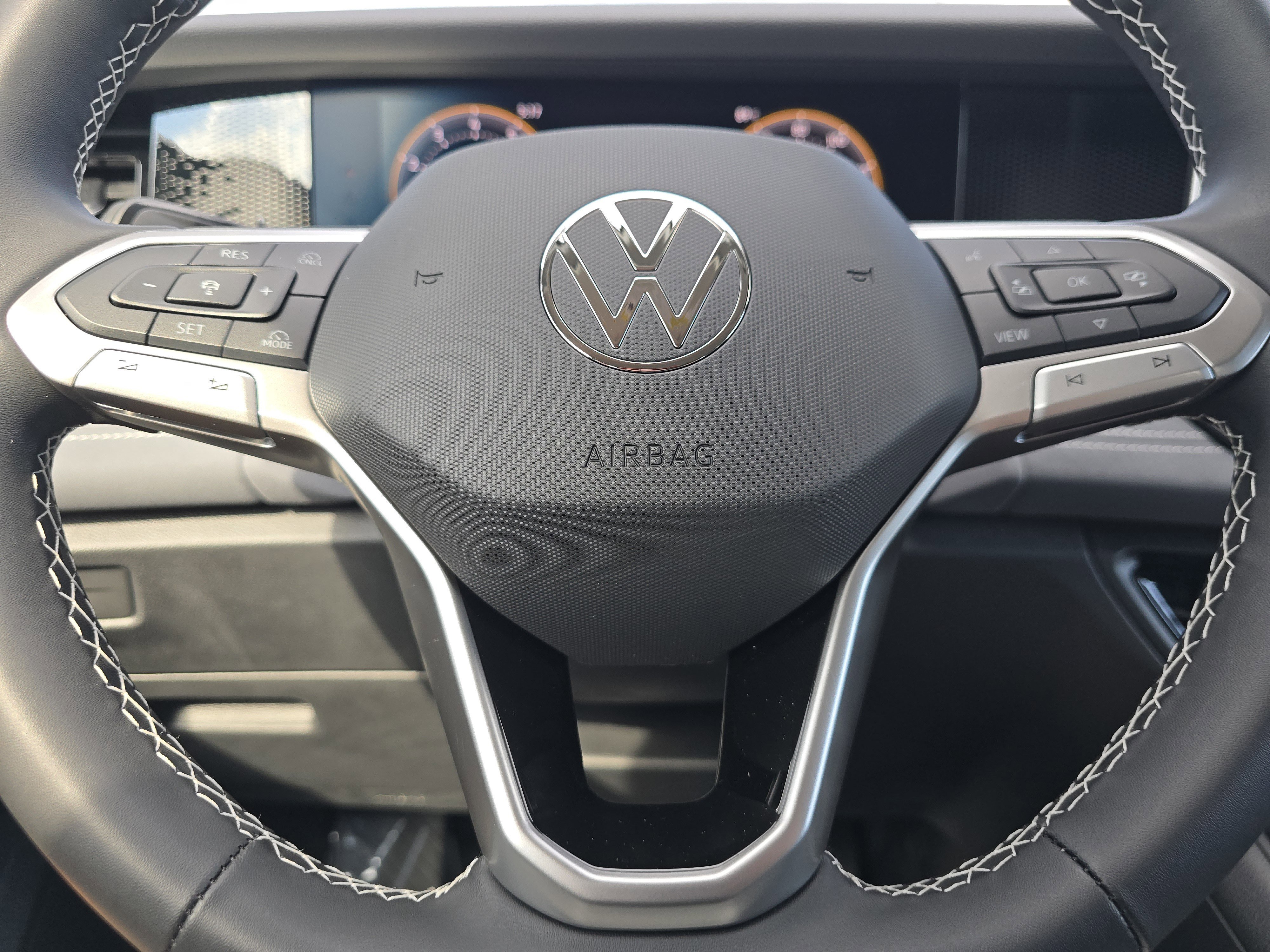 New 2025 Volkswagen Tiguan SE image 21