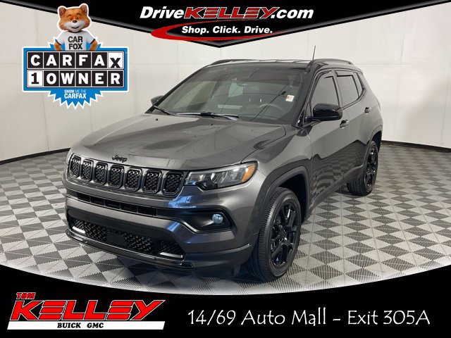 Used 2023 Jeep Compass Latitude AWD/4WD image 1