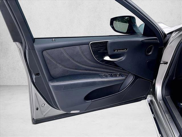 Used 2021 Lexus LS 500 w/ Accessory Package (Z2) image 18