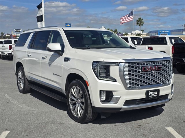 Used 2022 GMC Yukon XL Denali image 3