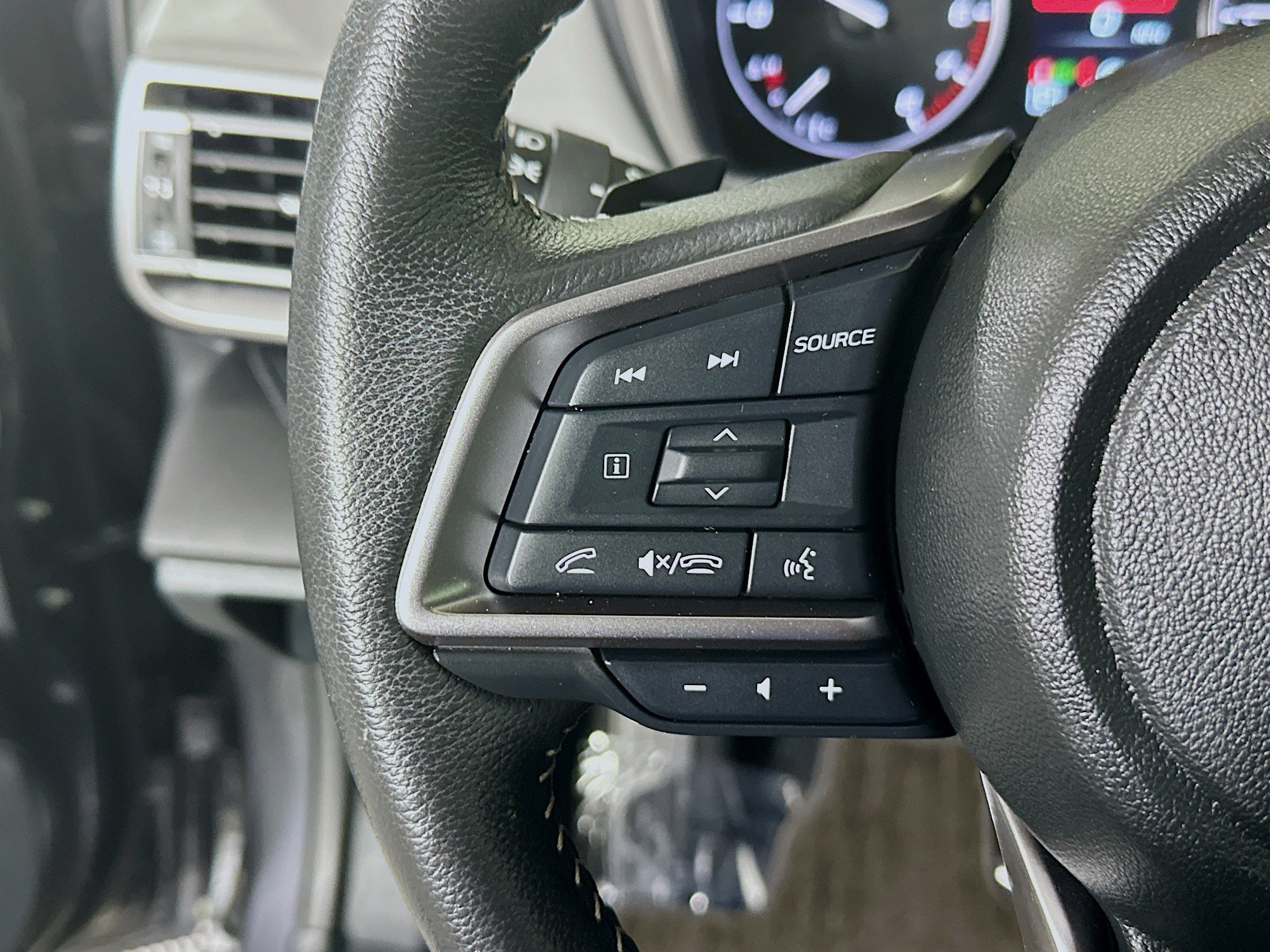 Used 2025 Subaru Outback Limited AWD/4WD image 16