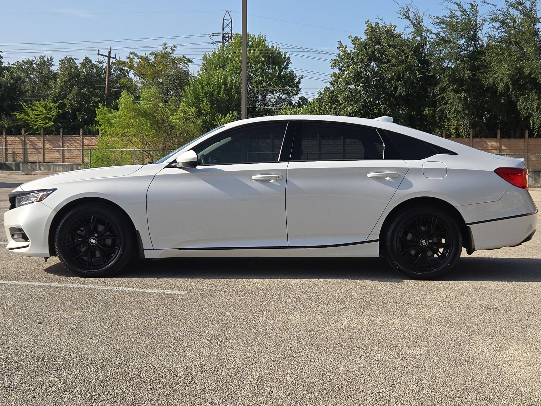 Used 2018 Honda Accord EX image 6