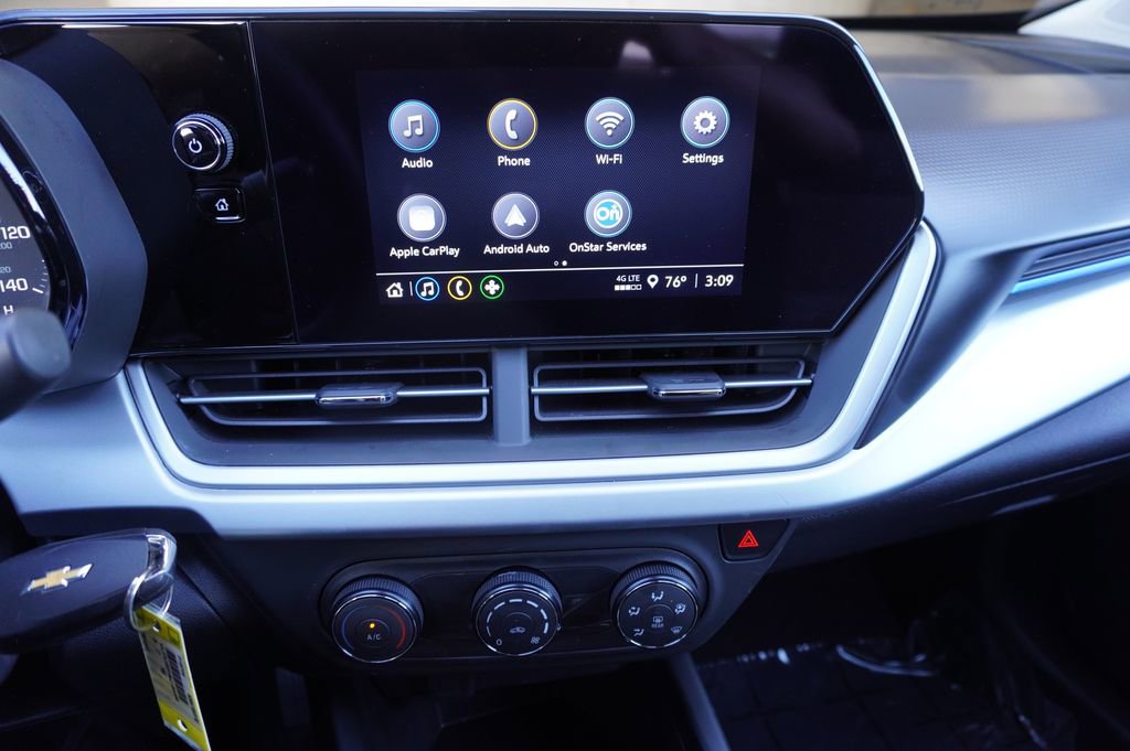 Used 2025 Chevrolet Trax LS image 17