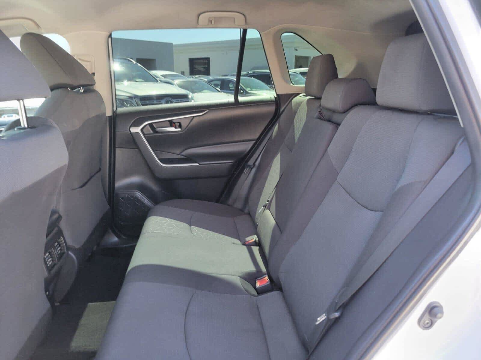 Used 2021 Toyota RAV4 XLE w/ Carpet Mat Package (TMS) FWD image 14