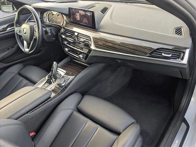 Used 2019 BMW 530e w/ Premium Package image 22