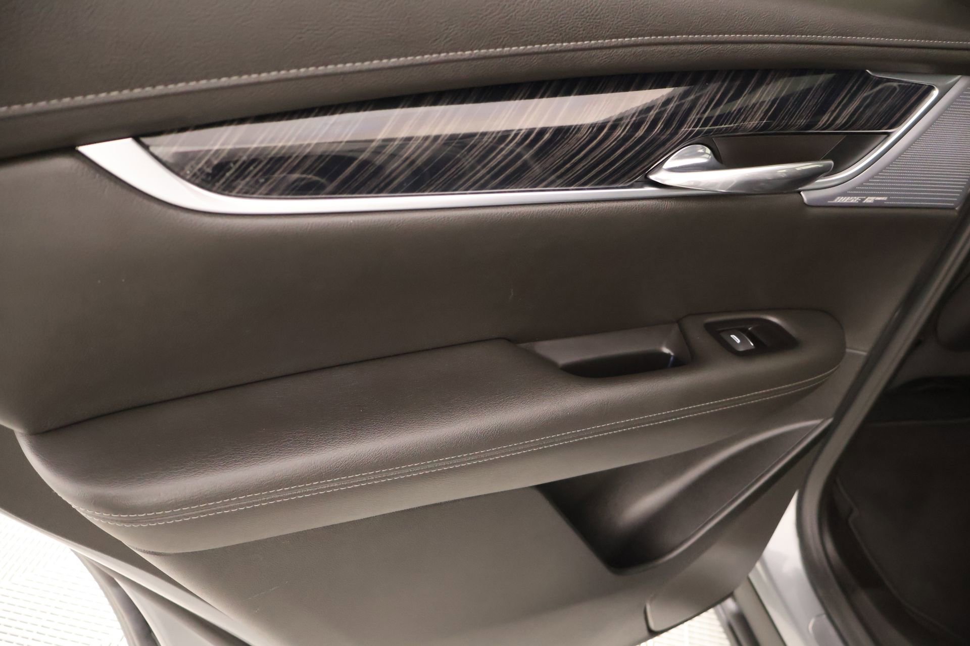 Used 2025 Cadillac XT6 Premium Luxury w/ Technology Package FWD image 18