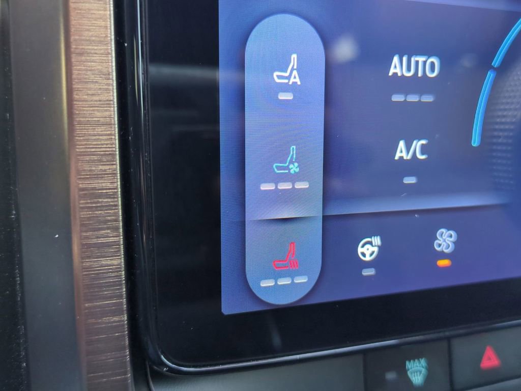 Used 2024 Ford F150 Lightning Lariat image 28