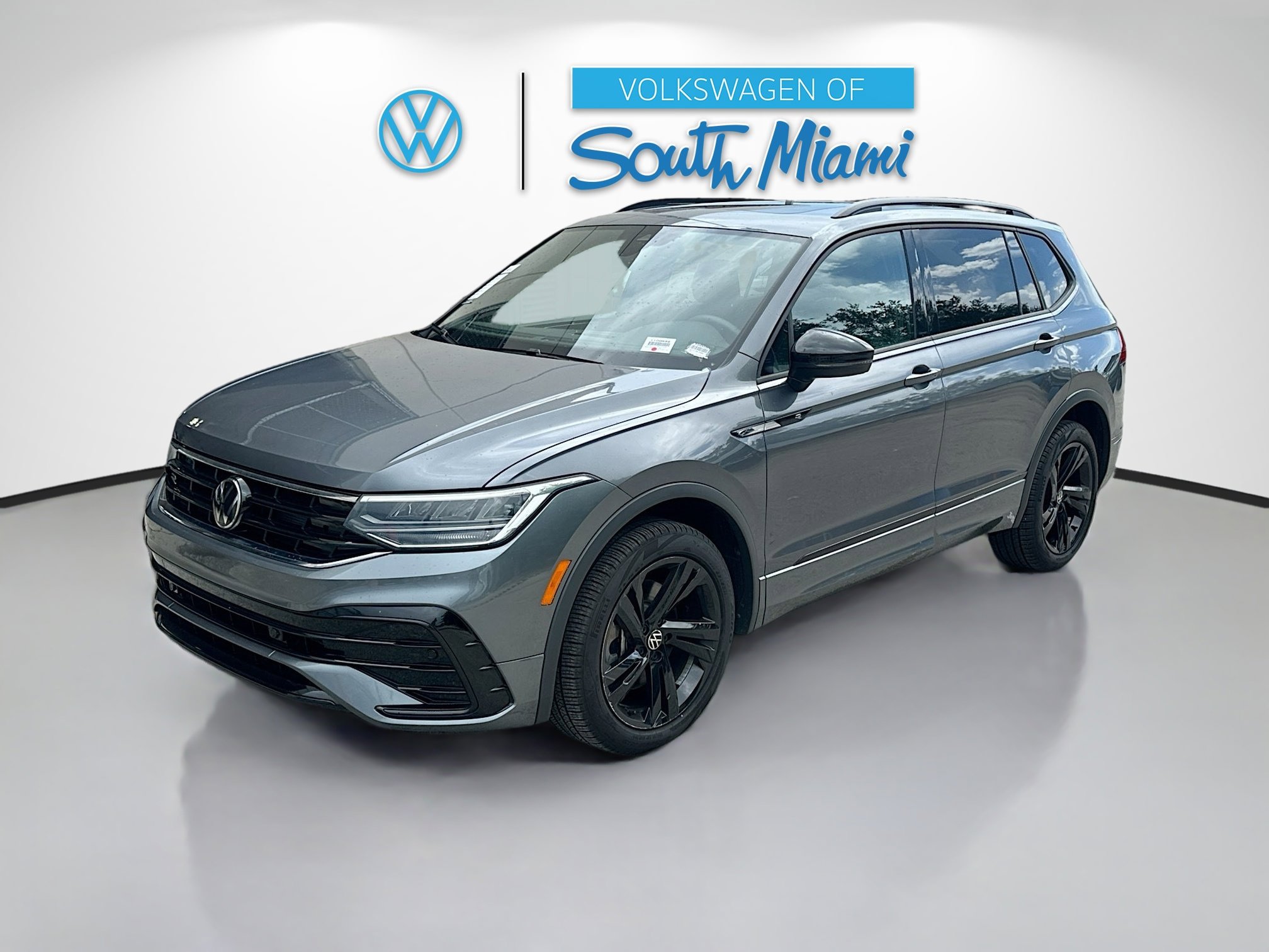 Used 2024 Volkswagen Tiguan SE R-Line