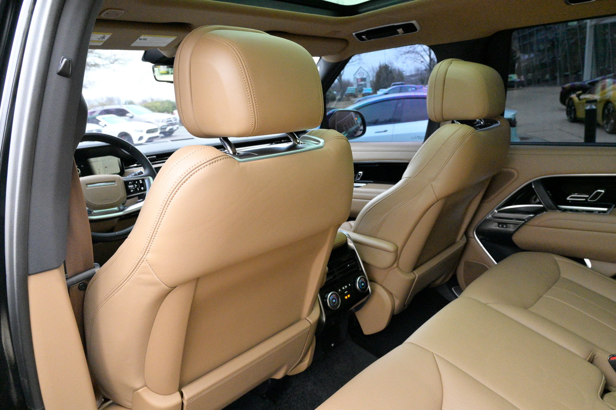 Used 2023 Land Rover Range Rover SE image 38