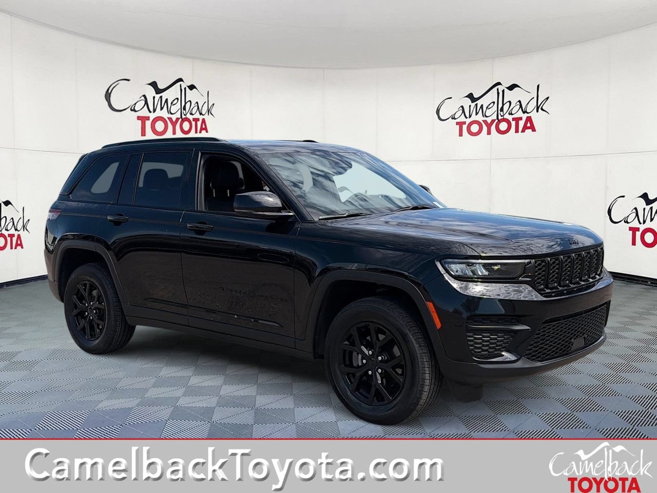 Used 2025 Jeep Grand Cherokee Altitude
