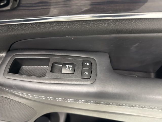 Used 2019 Jeep Grand Cherokee Overland w/ Jeep Active Safety Group image 31