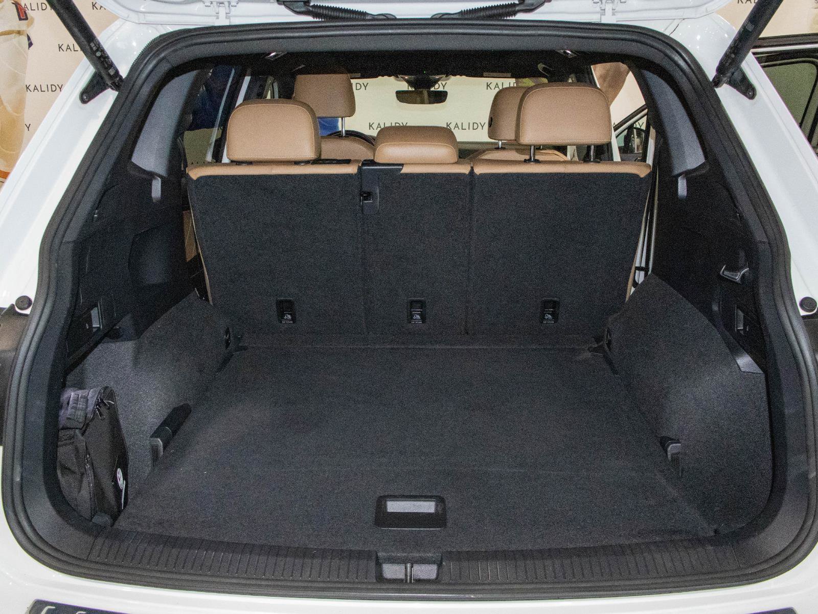 Used 2022 Volkswagen Tiguan SE AWD/4WD image 24