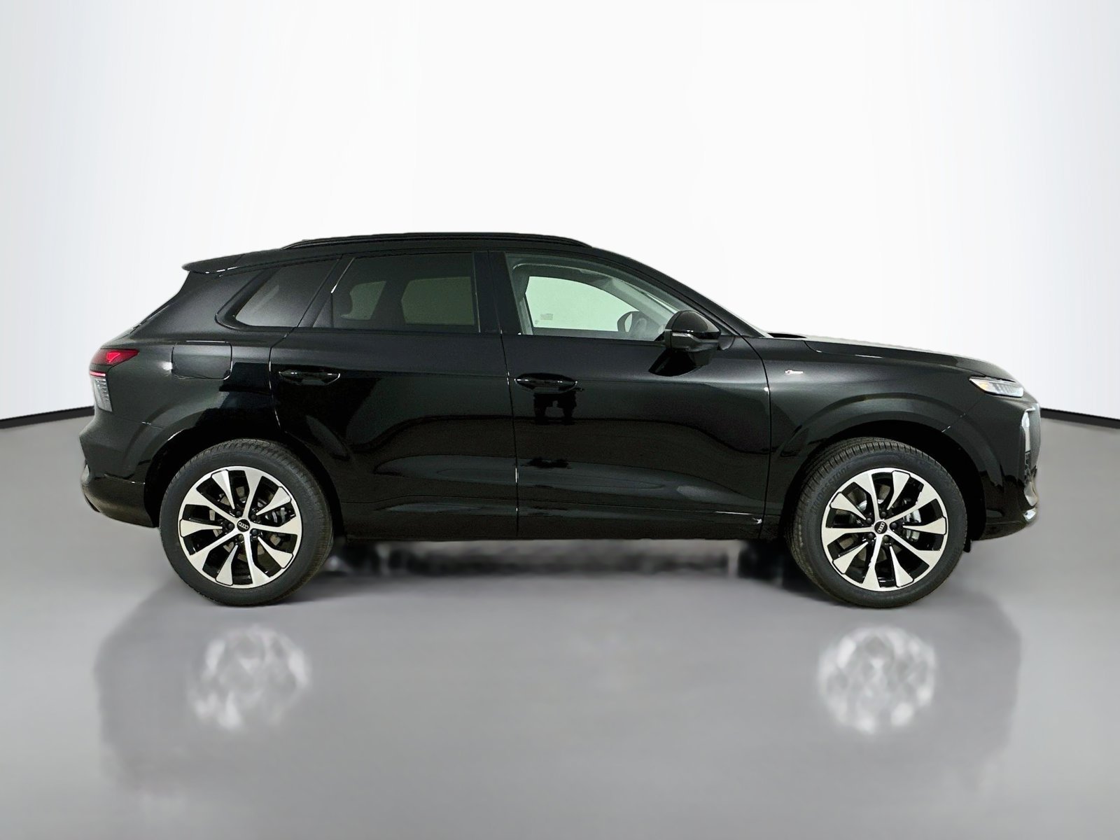 New 2026 Audi Q3 quattro 2.0T AWD/4WD image 4