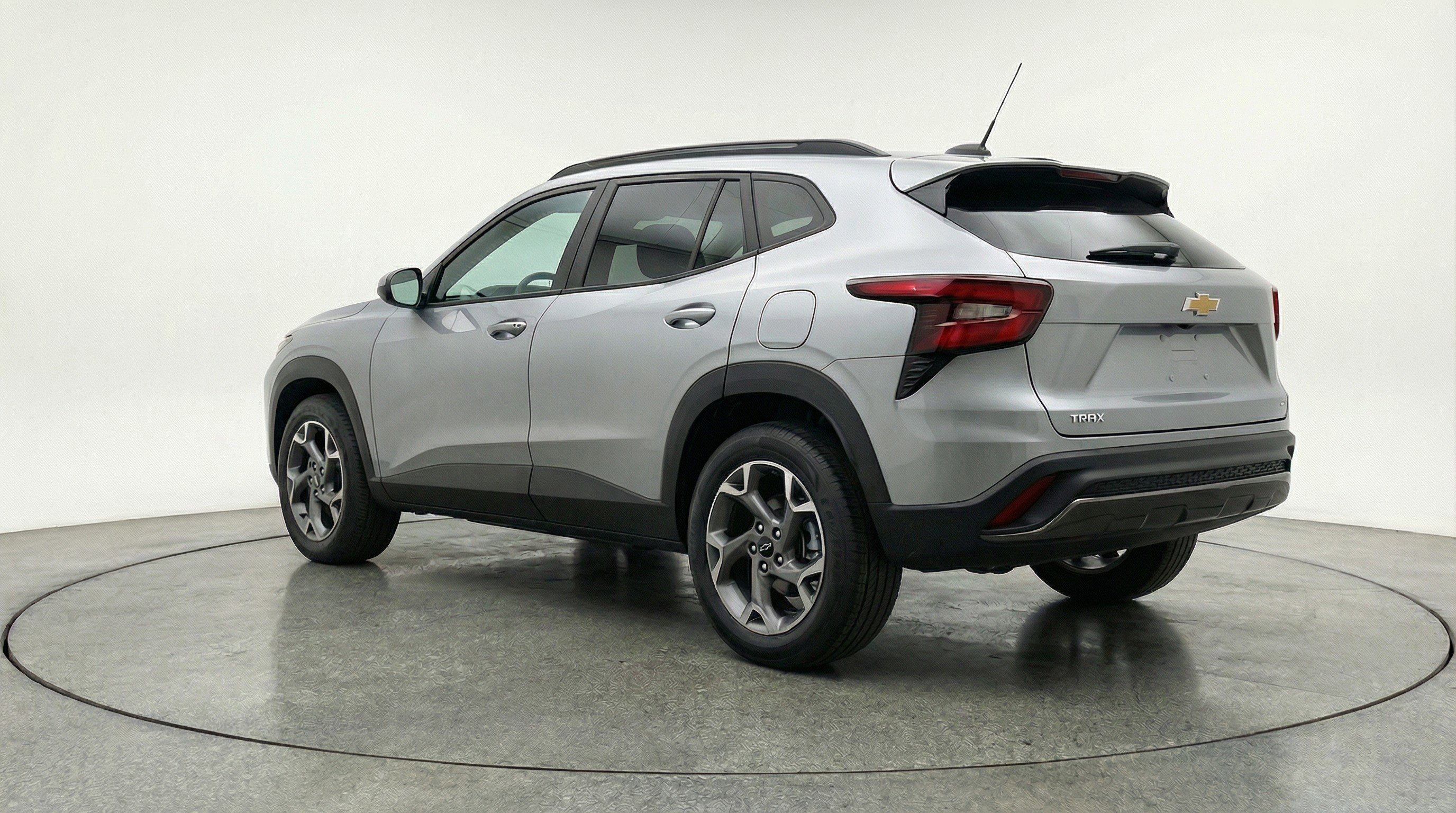 Used 2025 Chevrolet Trax LT FWD image 6