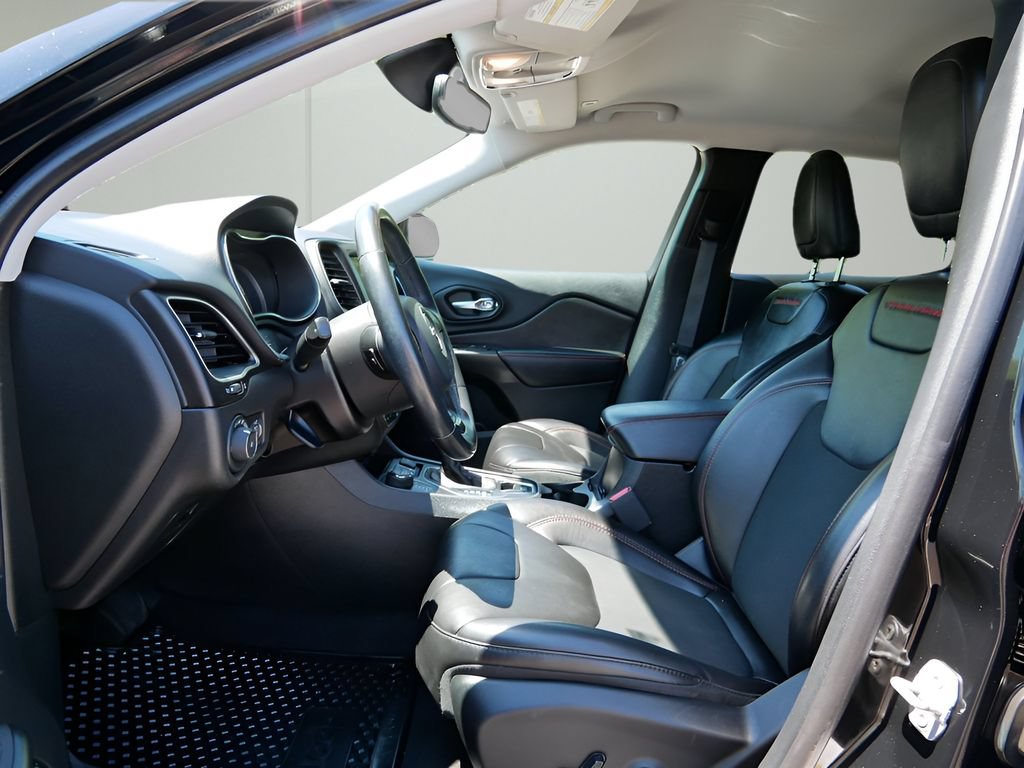 Used 2019 Jeep Cherokee Trailhawk AWD/4WD image 10