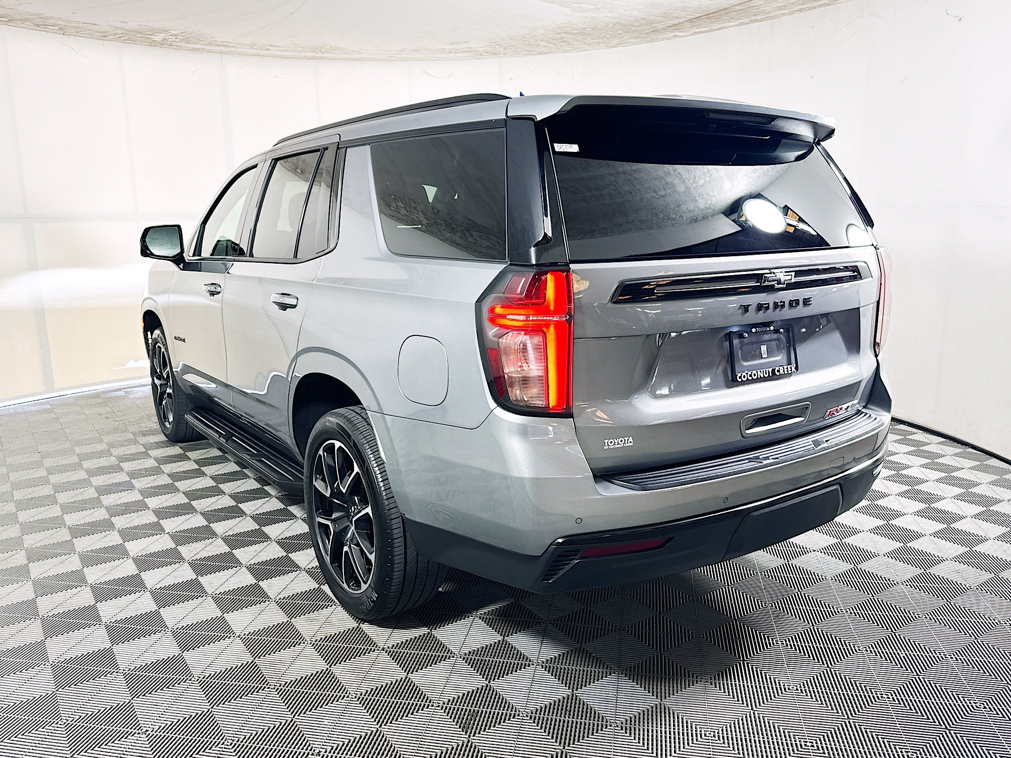Used 2023 Chevrolet Tahoe RST w/ Luxury Package RWD image 5