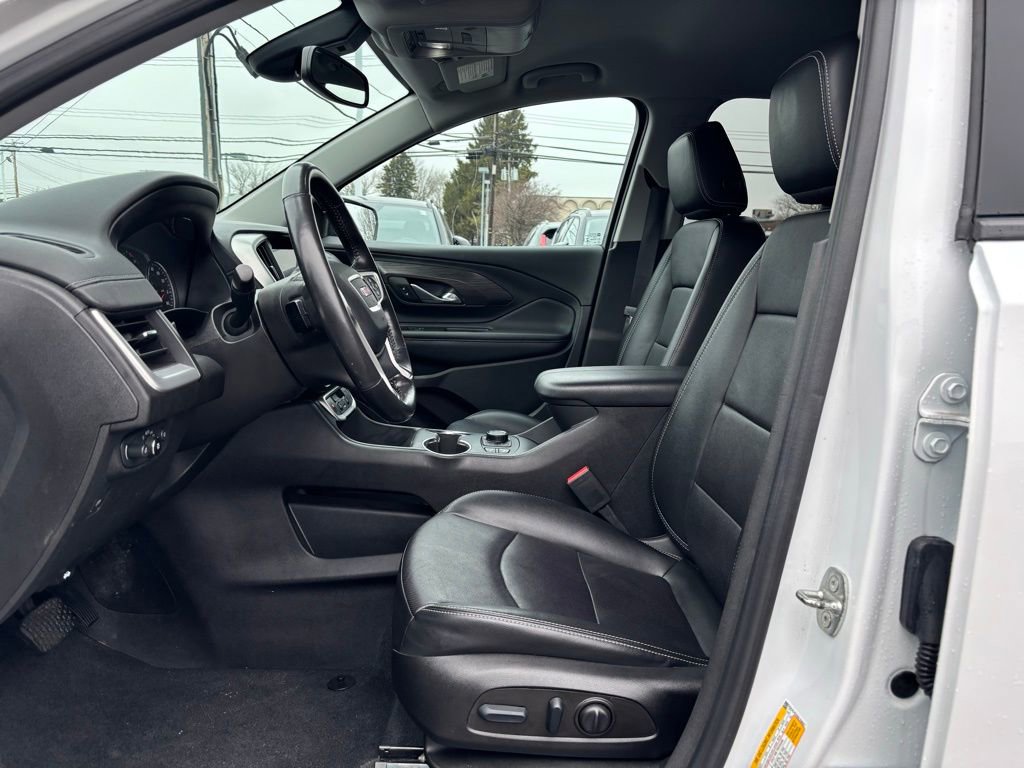Used 2022 GMC Terrain SLT w/ Elevation Edition image 17