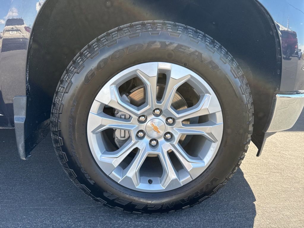 Used 2024 Chevrolet Silverado 1500 LT w/ Z71 Off-Road Package image 3