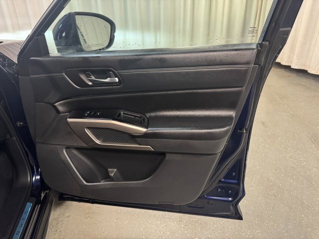 Used 2023 Nissan Pathfinder Platinum w/ Cargo Package image 30