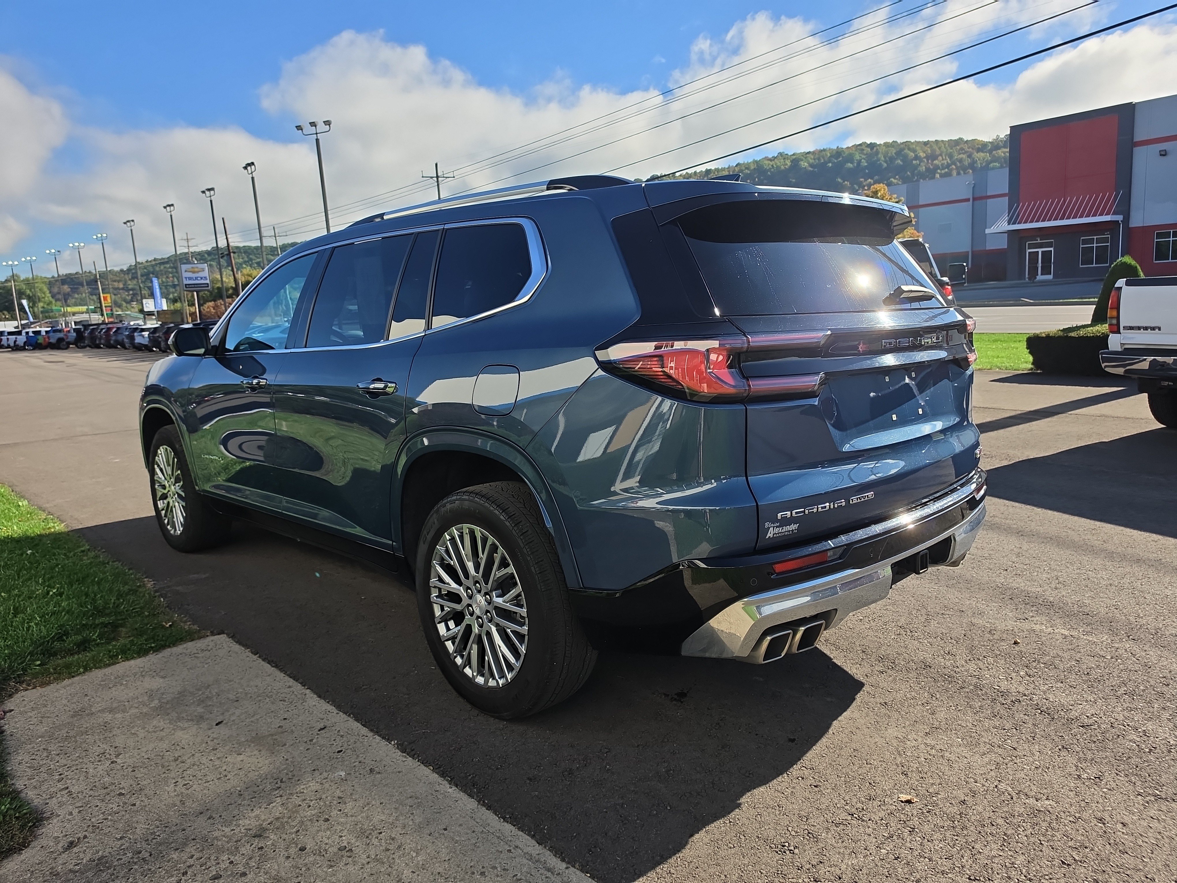 Used 2025 GMC Acadia Denali w/ LPO, Floor Liner Package AWD/4WD image 6