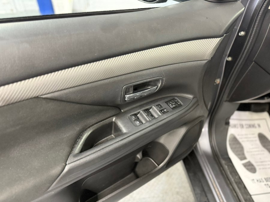 Used 2018 Mitsubishi Outlander ES image 25