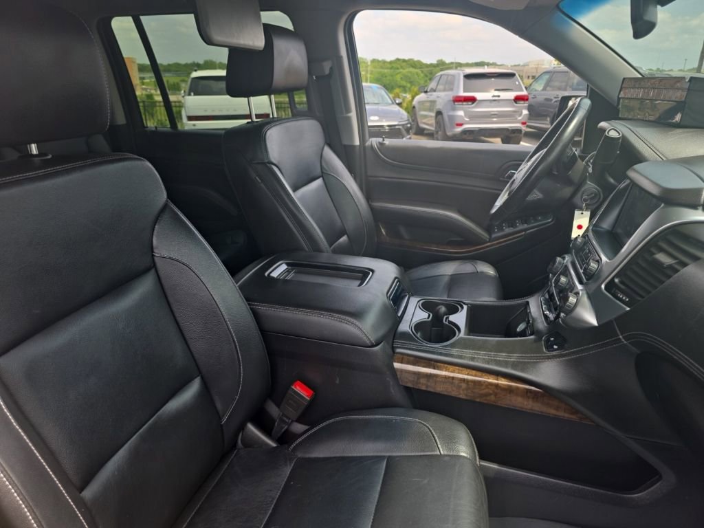 Used 2018 Chevrolet Suburban LT RWD image 24