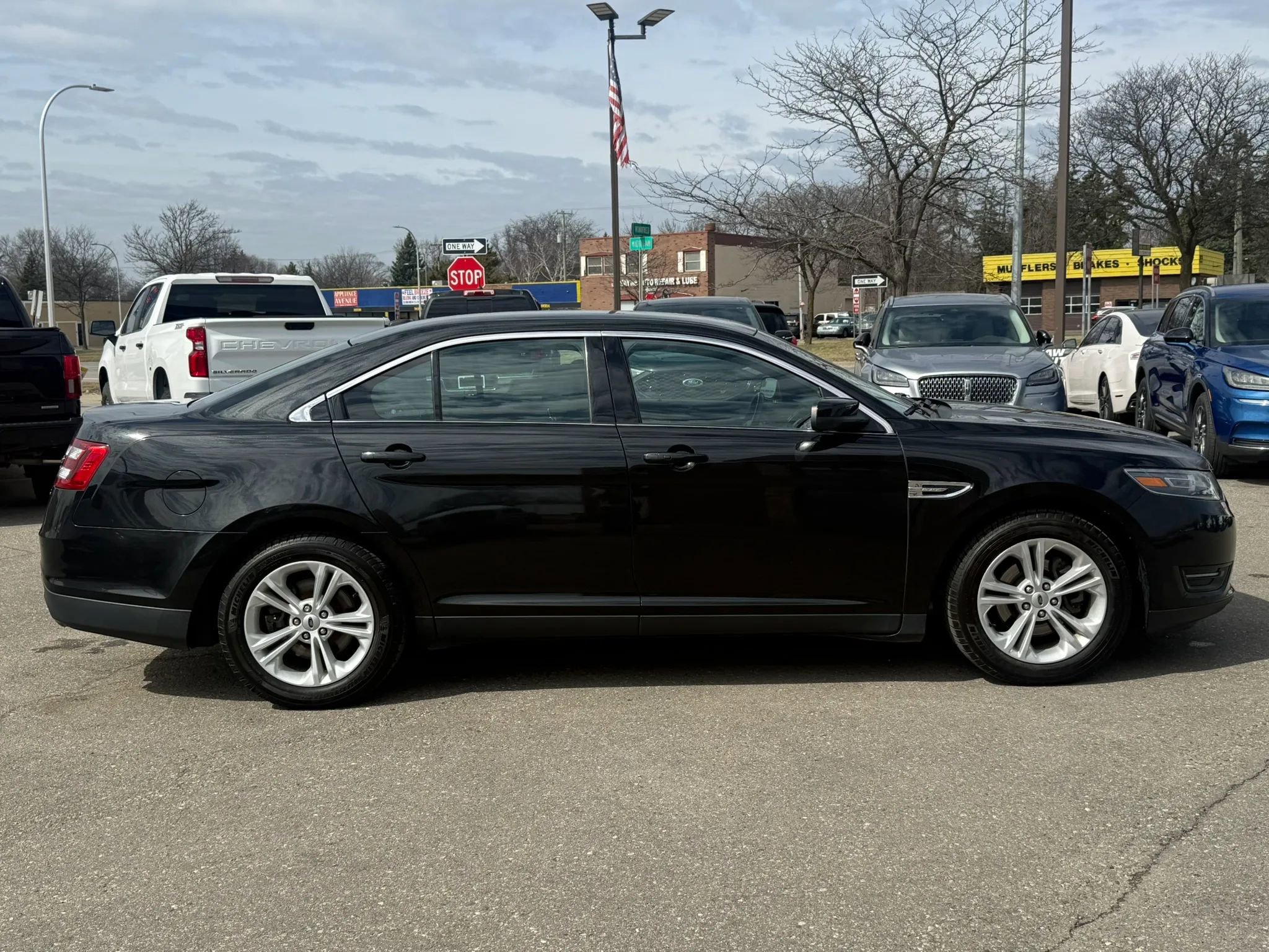 Used 2015 Ford Taurus SEL w/ Equipment Group 201A image 4